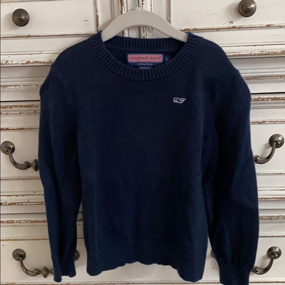 Boys Vineyard Vines crewneck sweater.